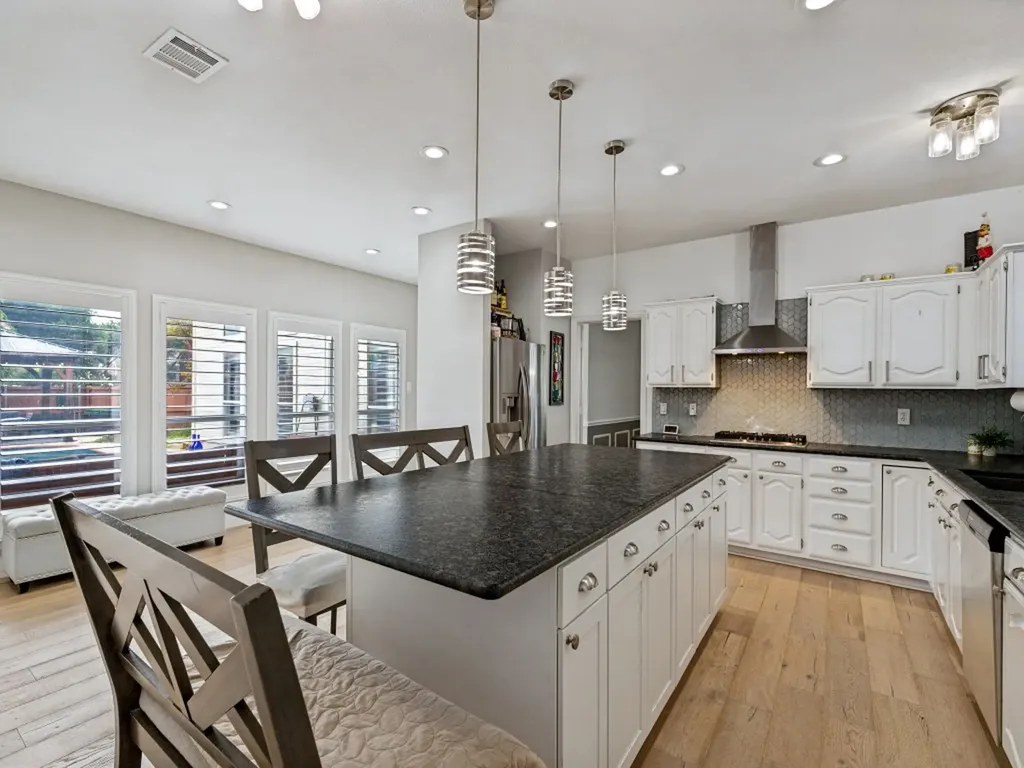 701 Pine Lakes Plano TX 75025