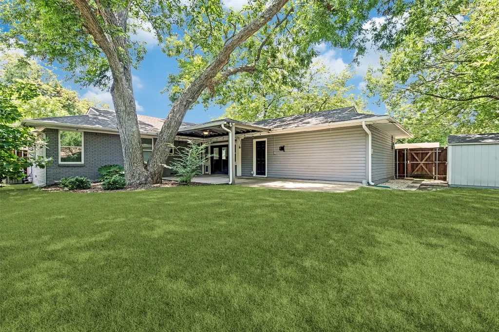 7105 Bennington Drive Dallas TX 75214