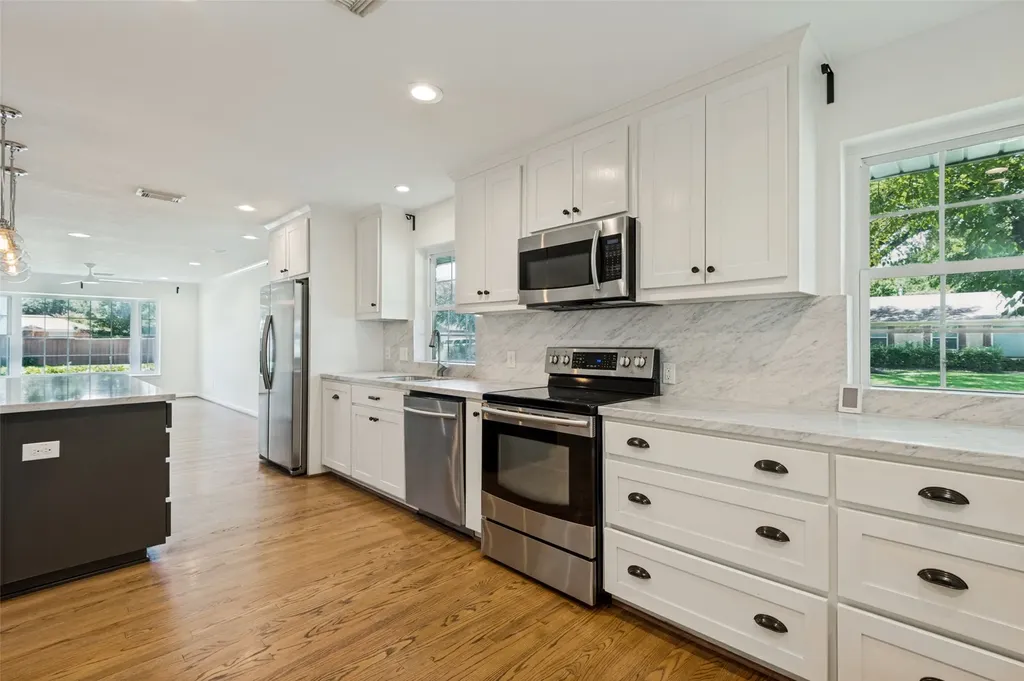 7105 Bennington Drive Dallas TX 75214