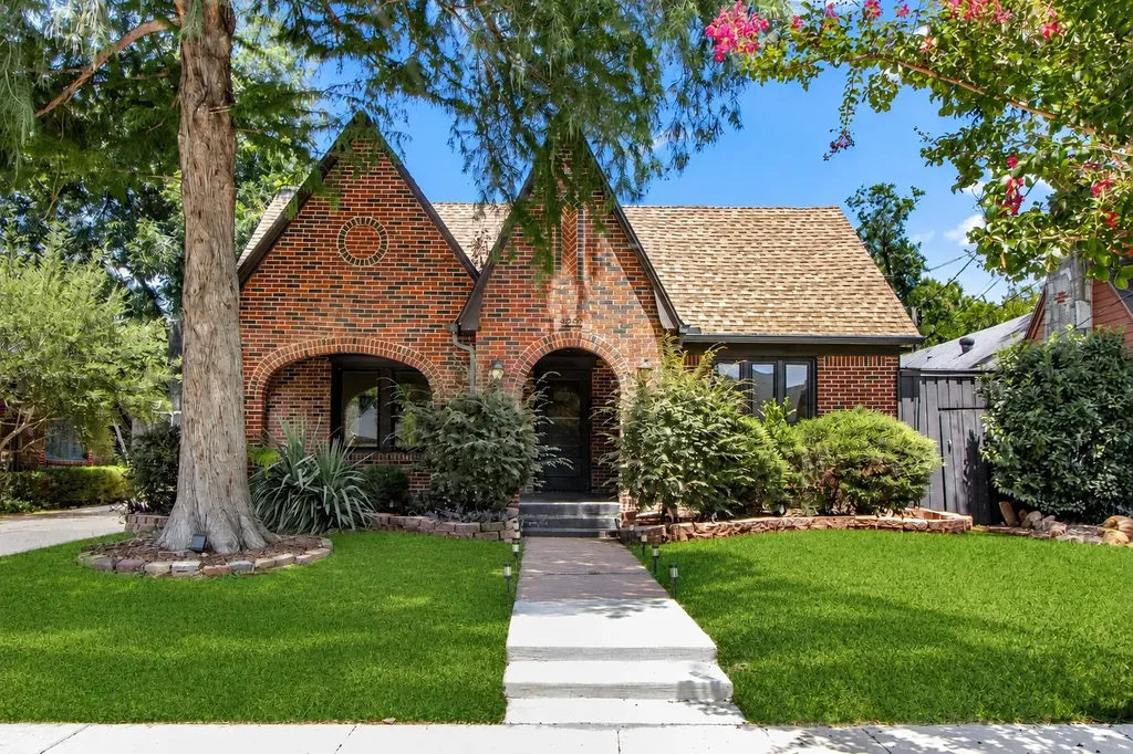 5222 Bradford Drive Dallas TX 75235
