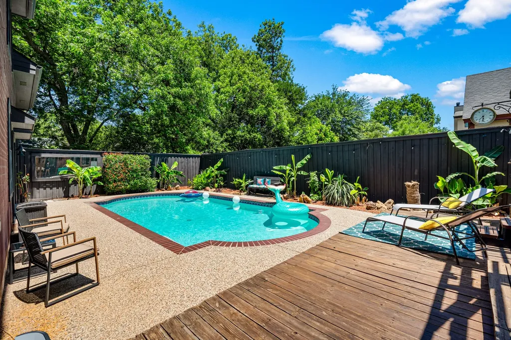 5222 Bradford Drive Dallas TX 75235