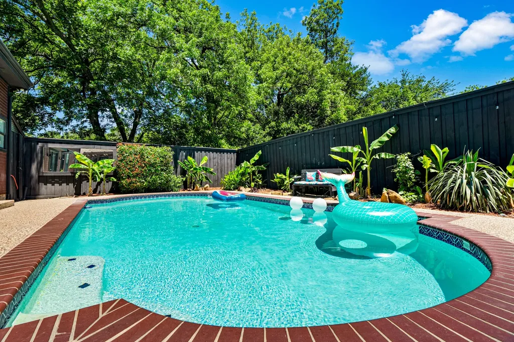 5222 Bradford Drive Dallas TX 75235
