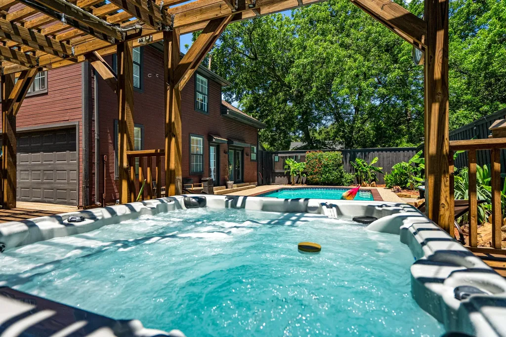 5222 Bradford Drive Dallas TX 75235