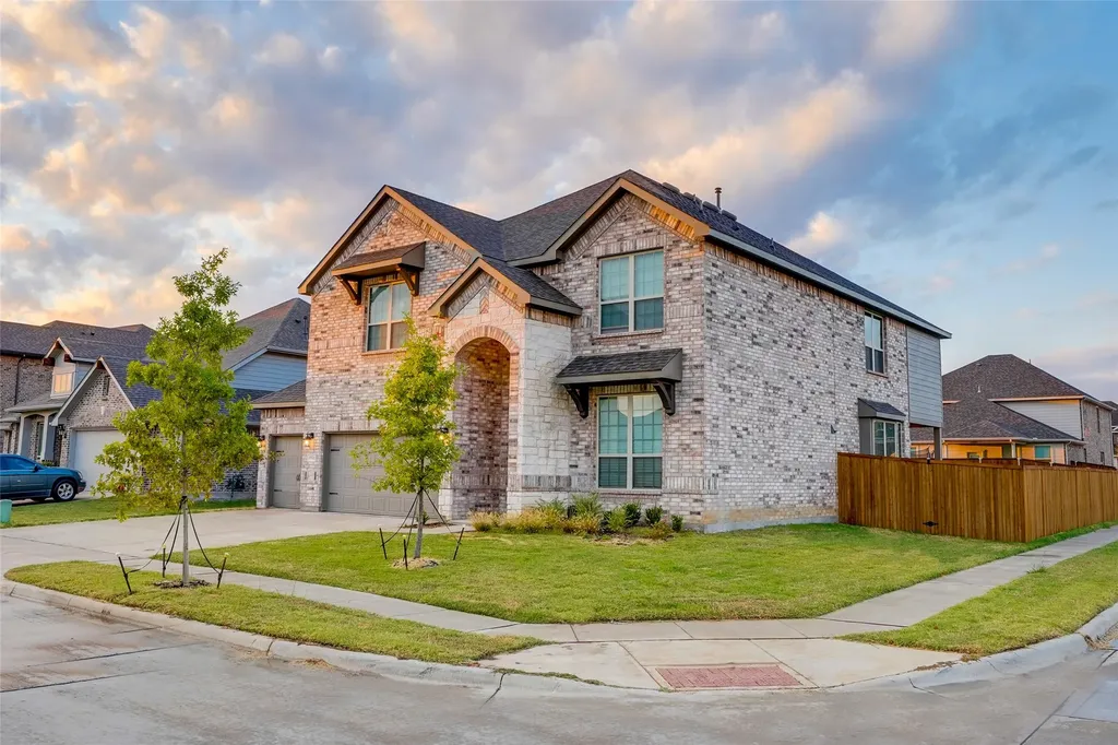 1521 Bison Trail Aubrey TX 76227