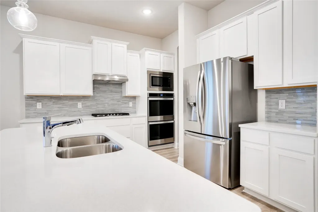 1521 Bison Trail Aubrey TX 76227