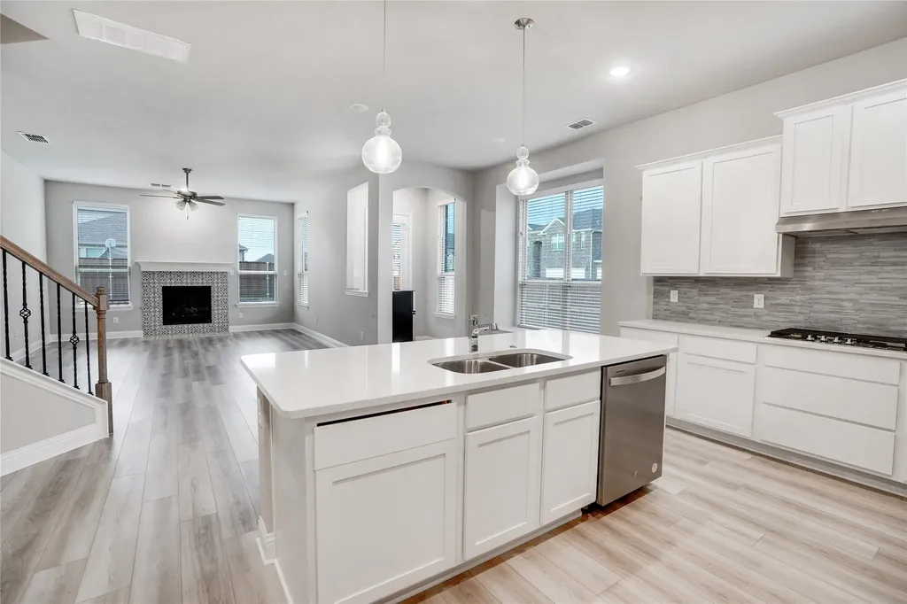 1521 Bison Trail Aubrey TX 76227