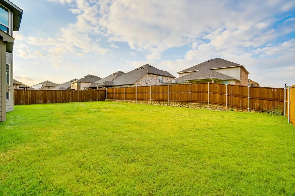 1521 Bison Trail Aubrey TX 76227