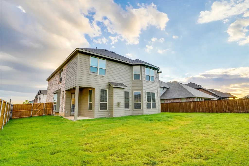 1521 Bison Trail Aubrey TX 76227