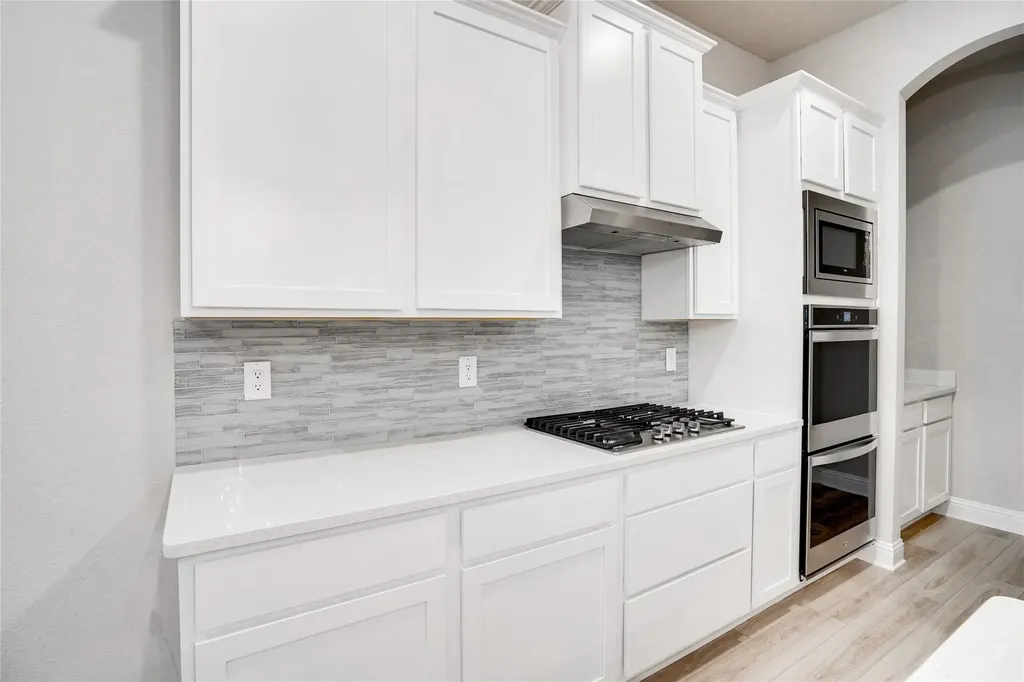 1521 Bison Trail Aubrey TX 76227