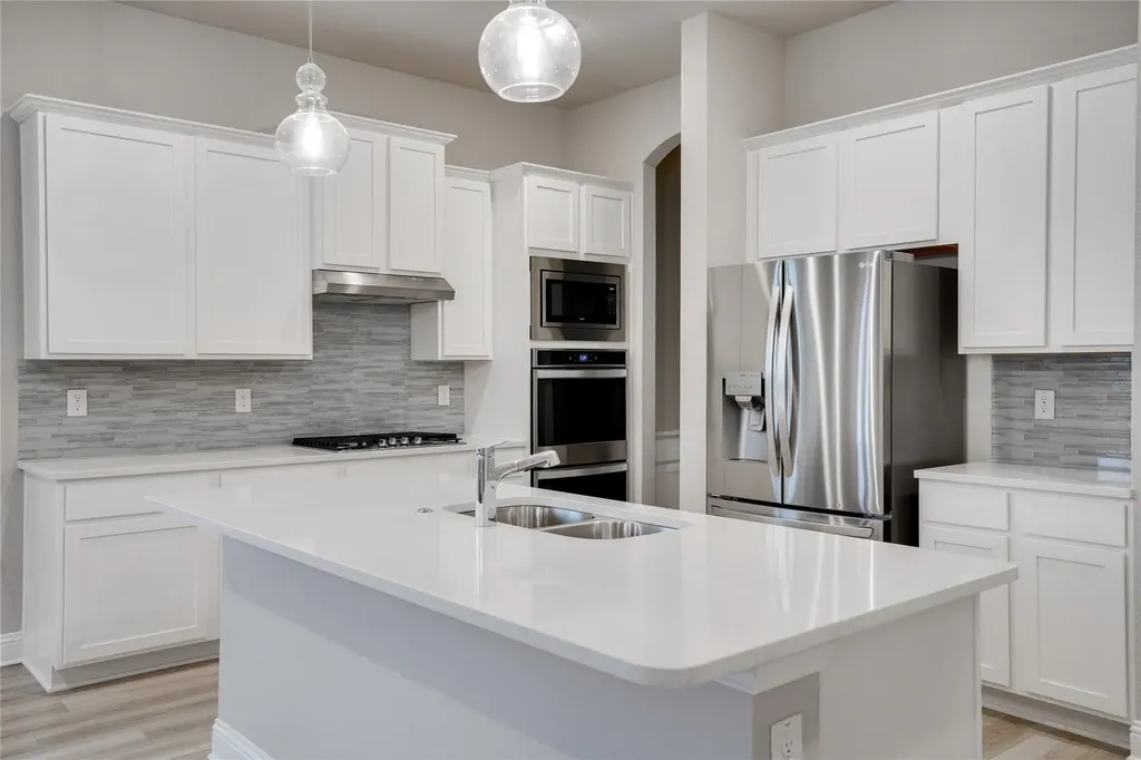 1521 Bison Trail Aubrey TX 76227