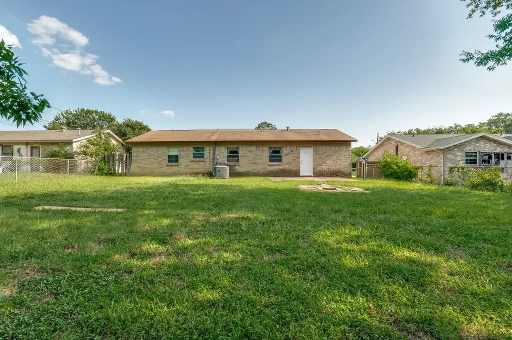 612 Glenn Drive Euless TX 76039