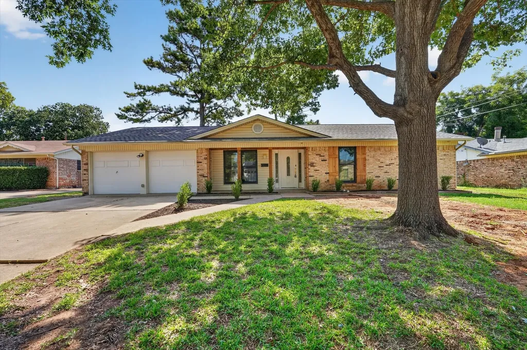 412 Apple Blossom Lane Hurst TX 76053