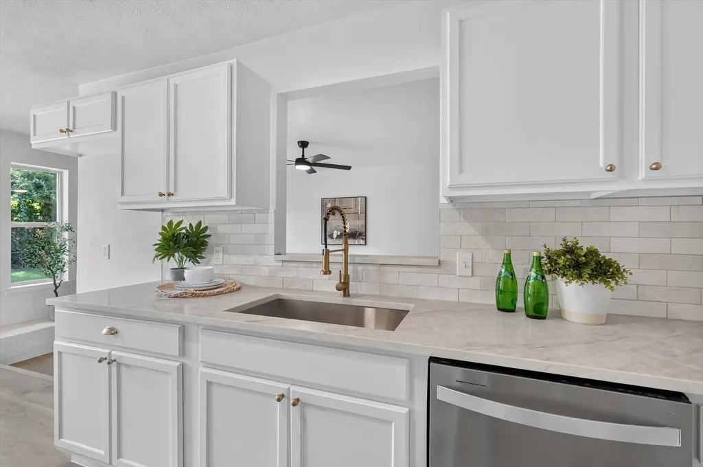 412 Apple Blossom Lane Hurst TX 76053