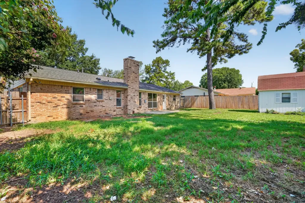 412 Apple Blossom Lane Hurst TX 76053