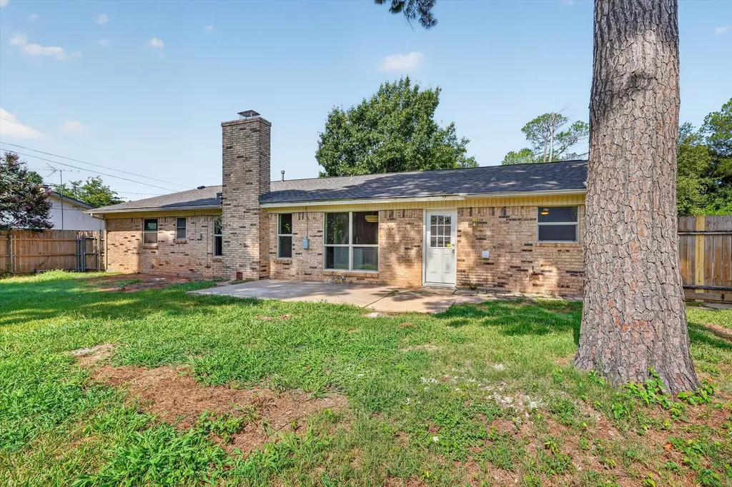 412 Apple Blossom Lane Hurst TX 76053