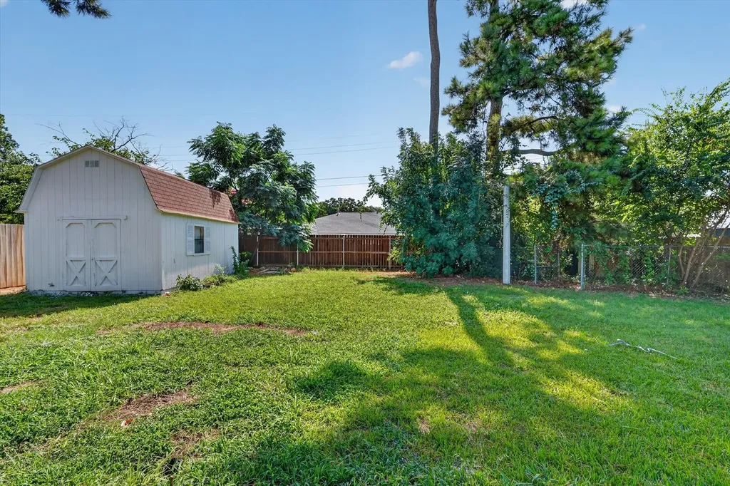 412 Apple Blossom Lane Hurst TX 76053