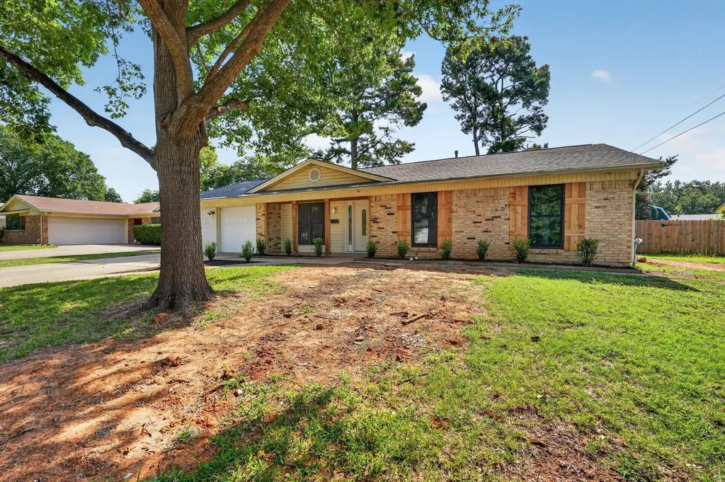 412 Apple Blossom Lane Hurst TX 76053