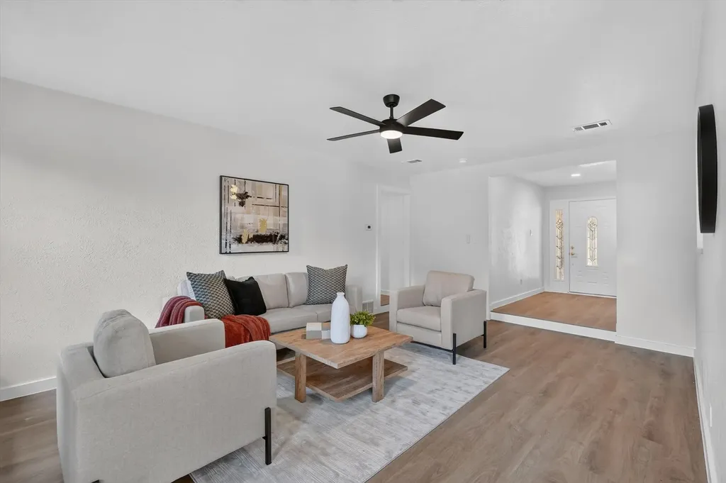 412 Apple Blossom Lane Hurst TX 76053