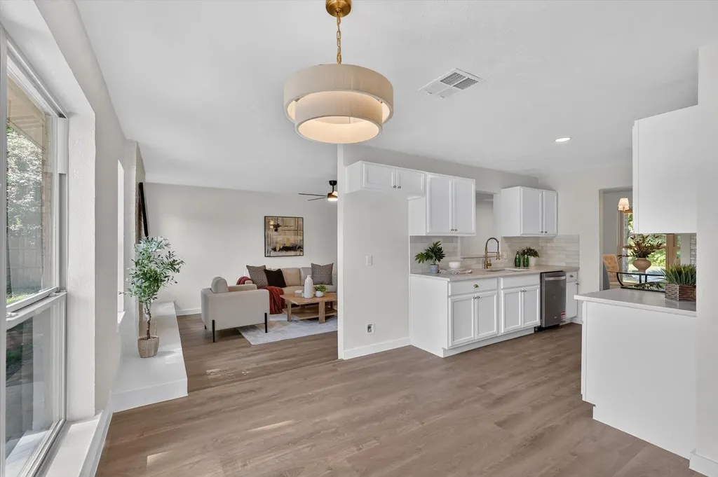 412 Apple Blossom Lane Hurst TX 76053