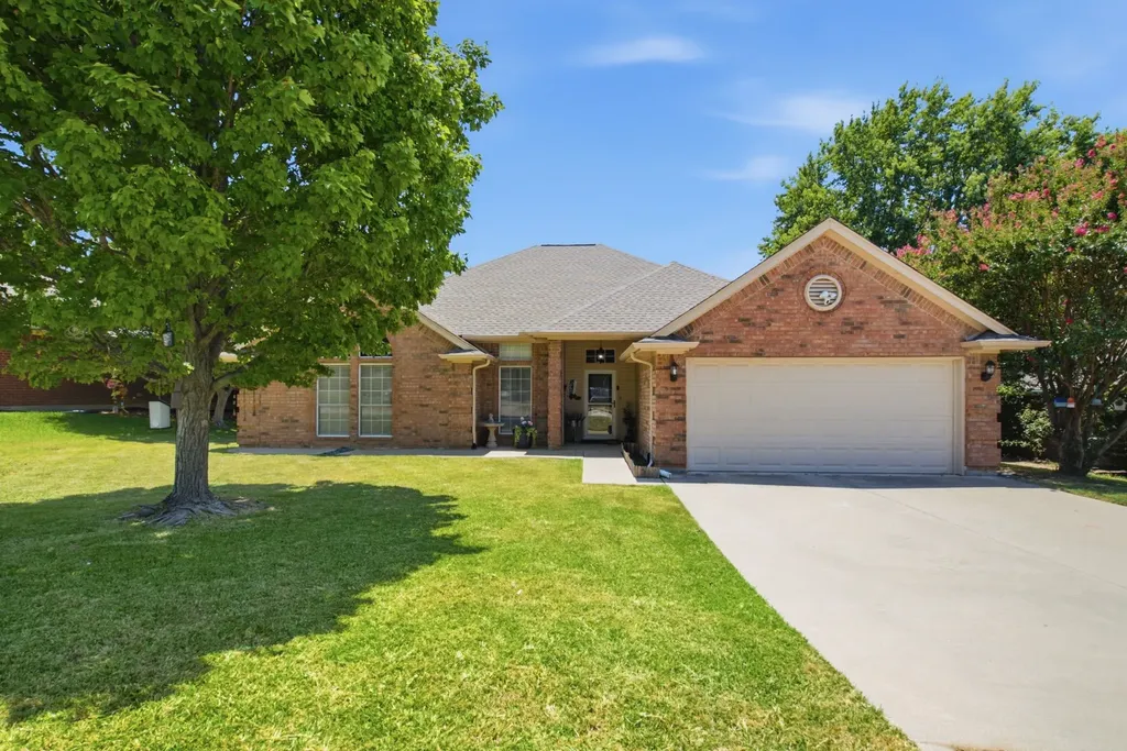 1703 Oakmeadow Drive Decatur TX 76234