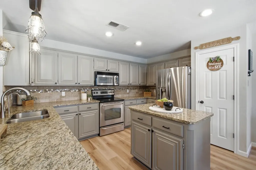 1703 Oakmeadow Drive Decatur TX 76234
