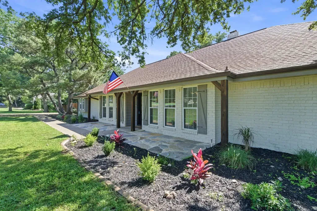 835 Cross Timbers Drive Double Oak TX 75077