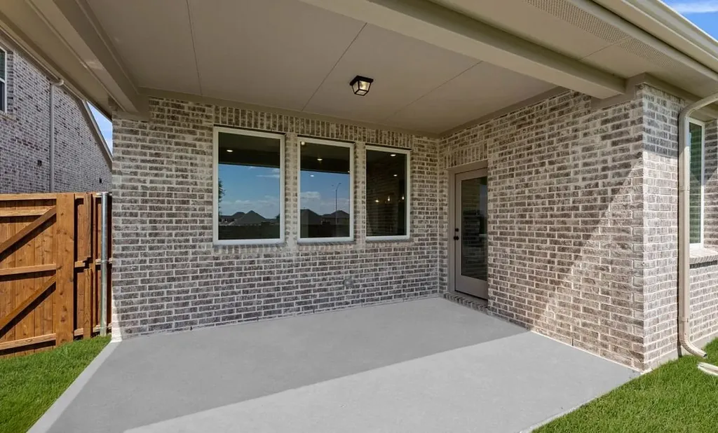 653 Tyronza Drive Justin TX 76247