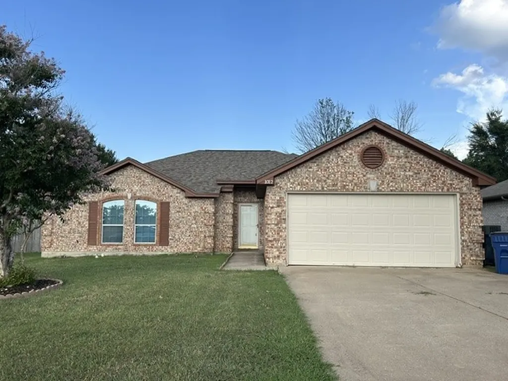 1012 High Crest Drive Azle TX 76020