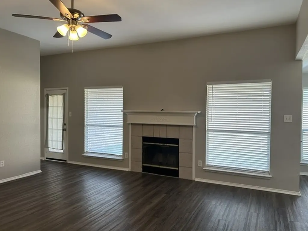 1012 High Crest Drive Azle TX 76020