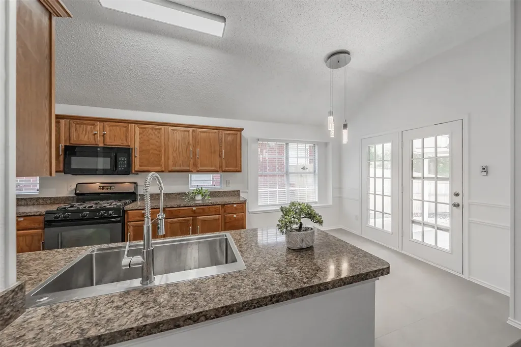 913 Mill Spring Drive Garland TX 75040