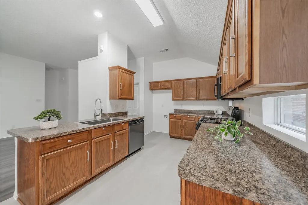 913 Mill Spring Drive Garland TX 75040