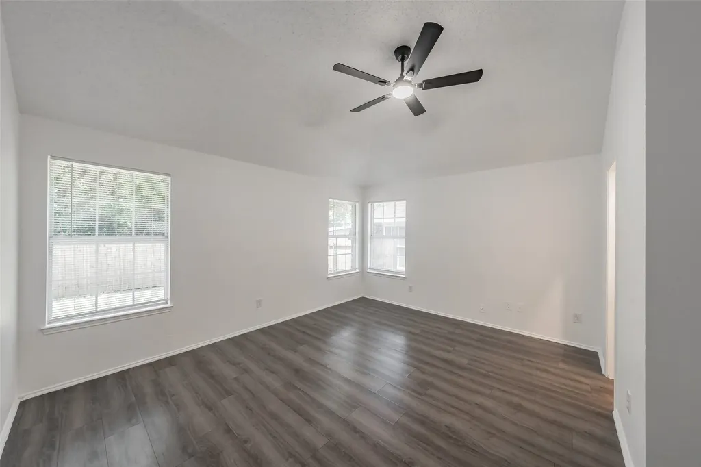 913 Mill Spring Drive Garland TX 75040