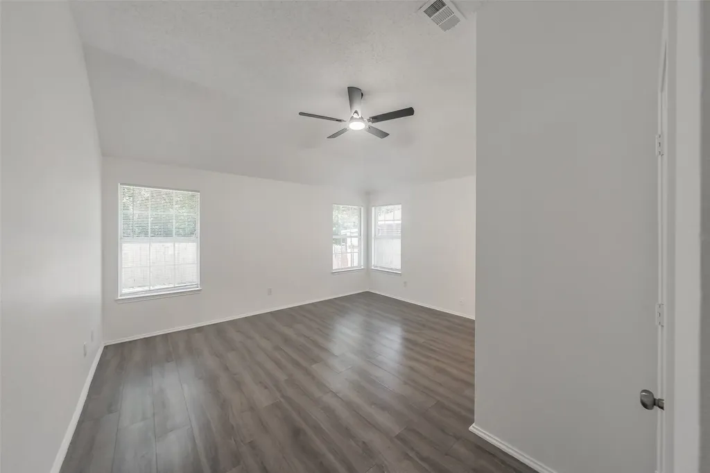 913 Mill Spring Drive Garland TX 75040