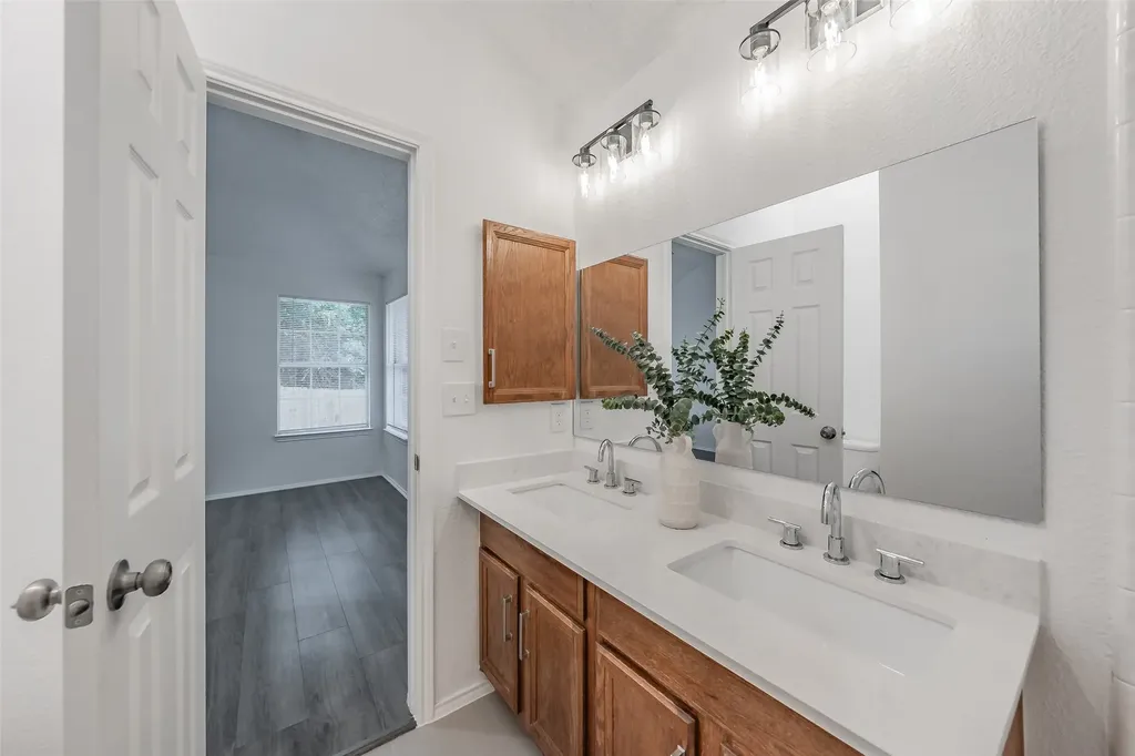 913 Mill Spring Drive Garland TX 75040