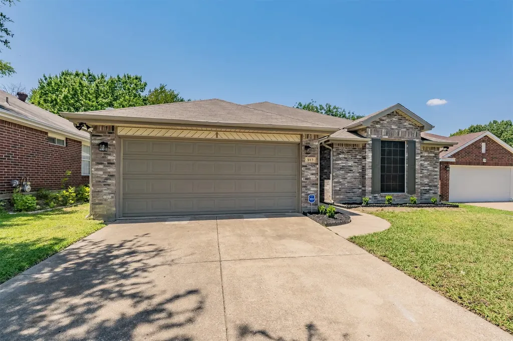 913 Mill Spring Drive Garland TX 75040
