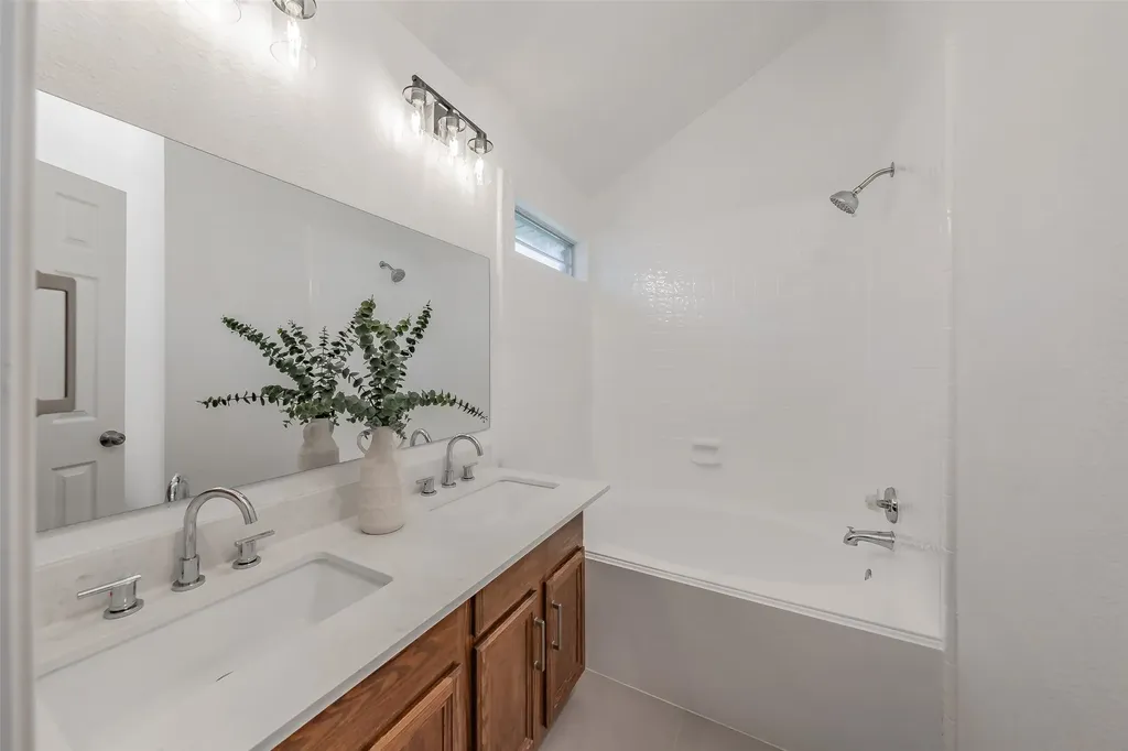 913 Mill Spring Drive Garland TX 75040