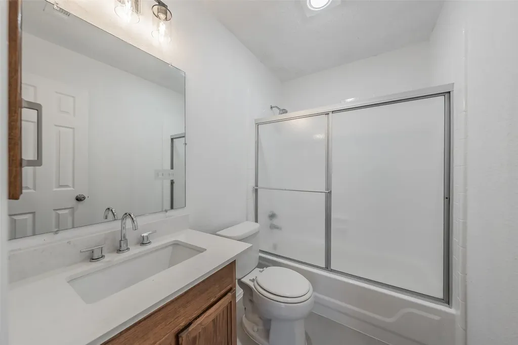 913 Mill Spring Drive Garland TX 75040