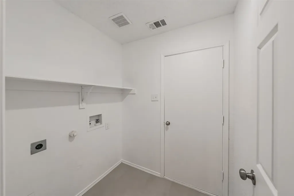 913 Mill Spring Drive Garland TX 75040