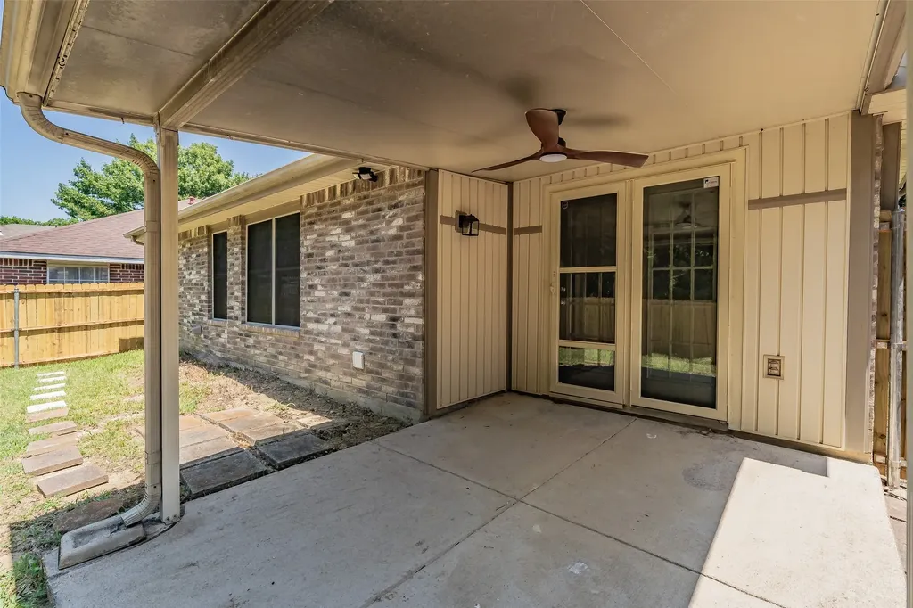 913 Mill Spring Drive Garland TX 75040