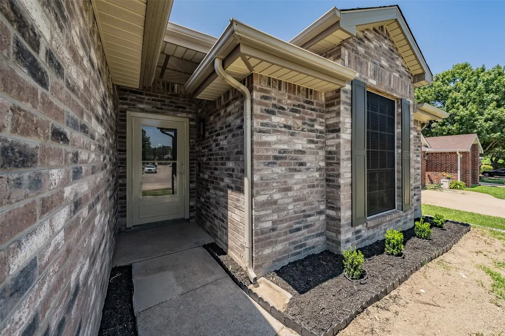 913 Mill Spring Drive Garland TX 75040