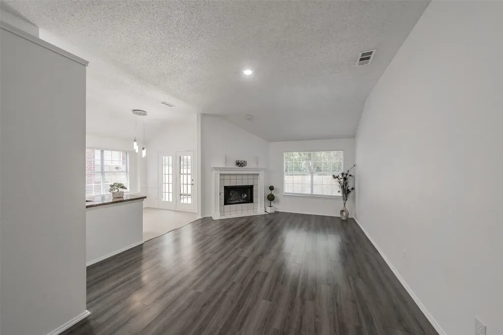 913 Mill Spring Drive Garland TX 75040