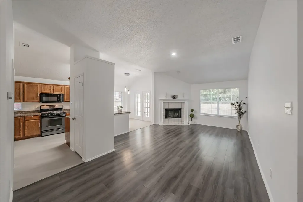 913 Mill Spring Drive Garland TX 75040