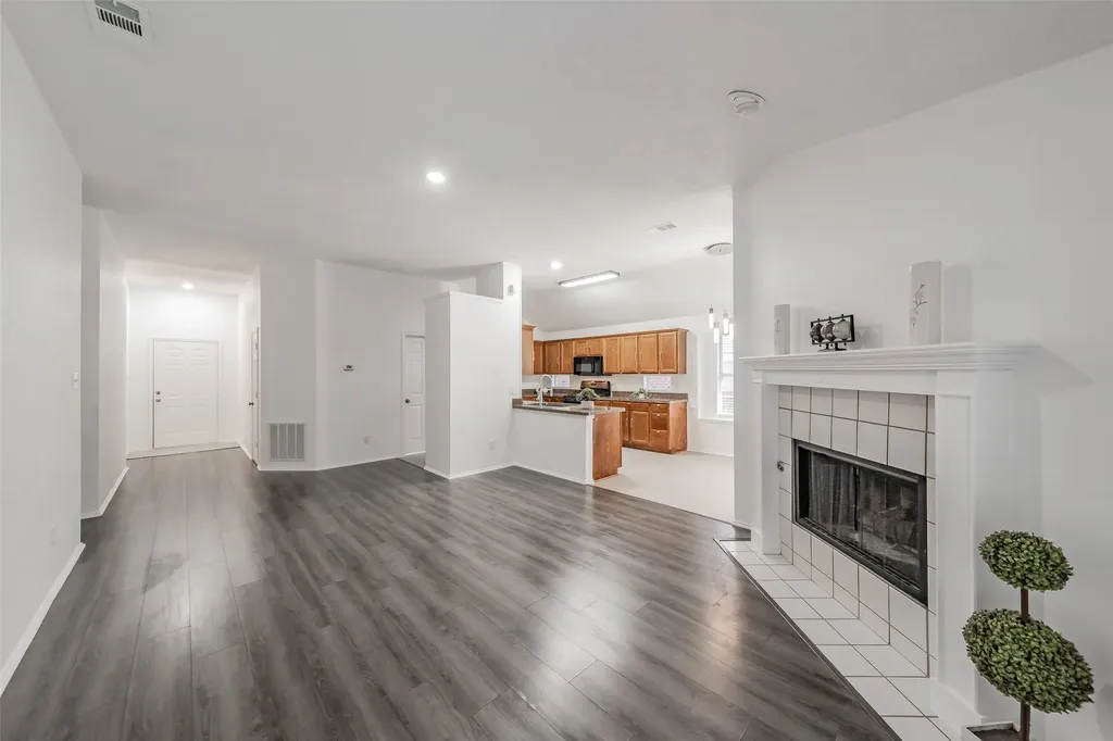 913 Mill Spring Drive Garland TX 75040