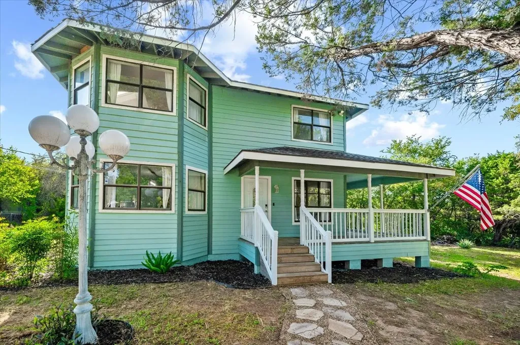 2704 Canyon Trail Granbury TX 76048