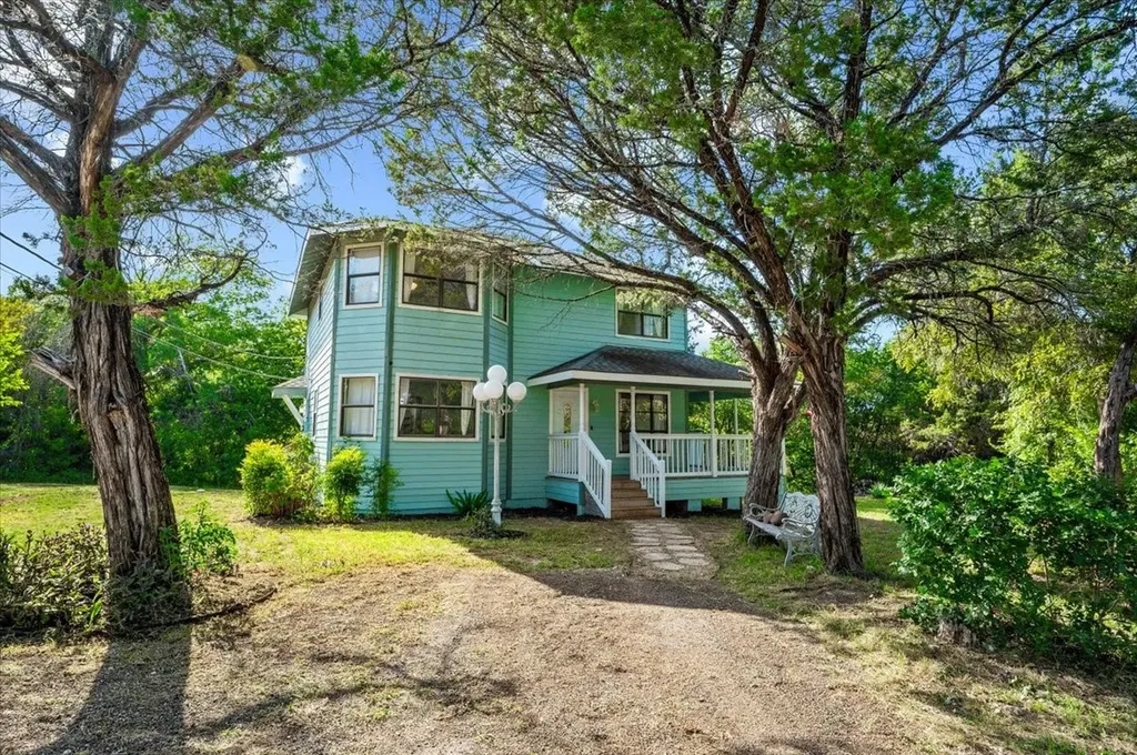 2704 Canyon Trail Granbury TX 76048