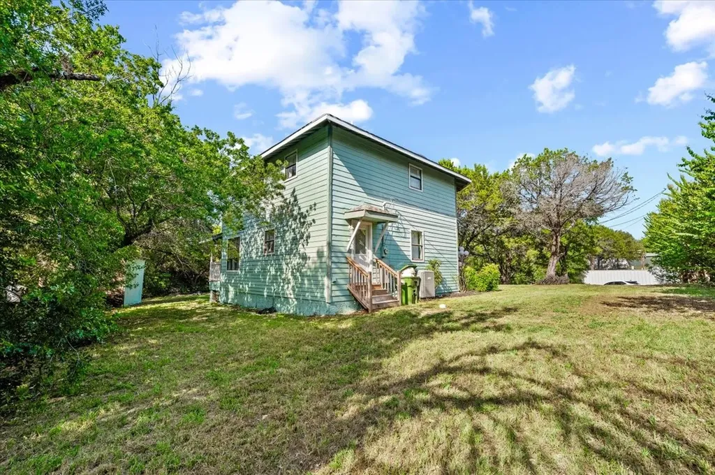 2704 Canyon Trail Granbury TX 76048