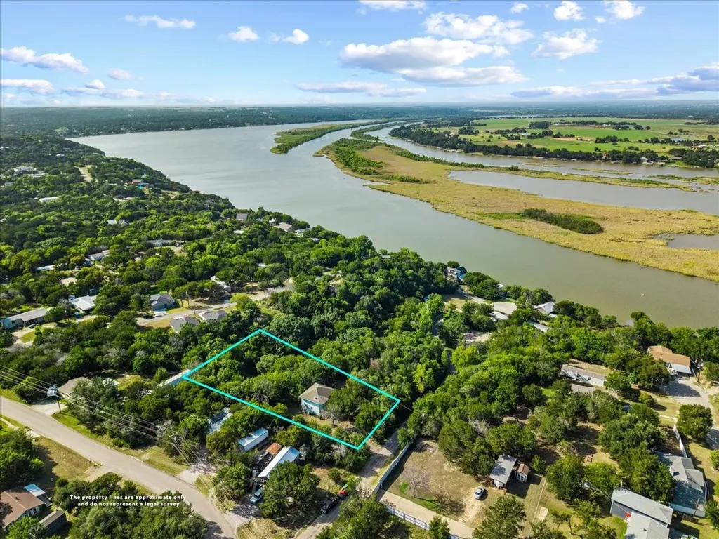 2704 Canyon Trail Granbury TX 76048