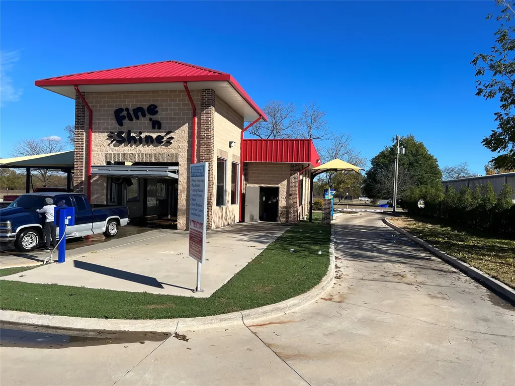 1302 N State Highway 121 Bonham TX 75418