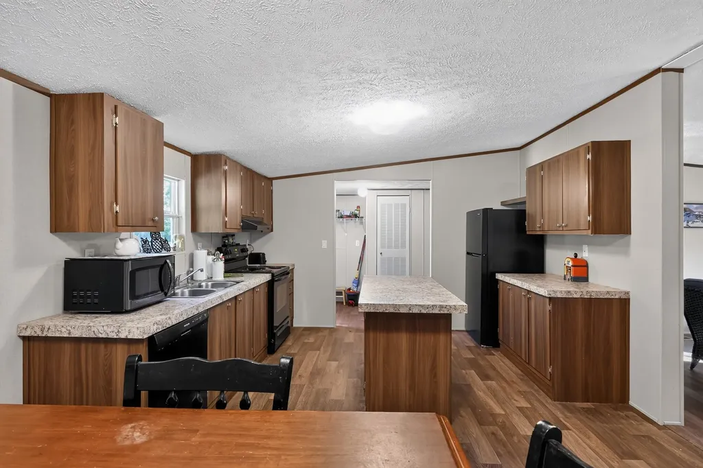 904 Pawnee Trail Granbury TX 76048