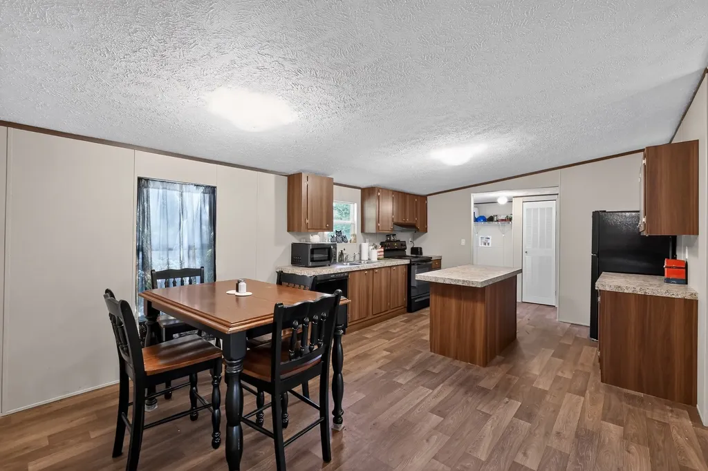 904 Pawnee Trail Granbury TX 76048